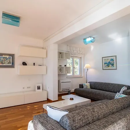 Kolovare By Belmont Realty Apartman Zára